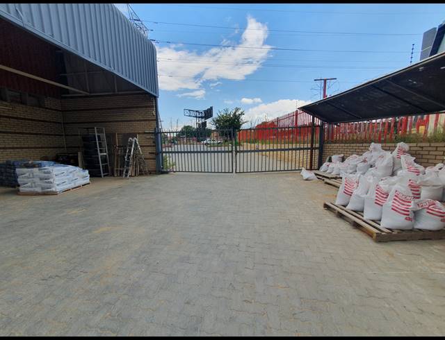 1,690M² WAREHOUSE FOR SALE IN ORMONDE